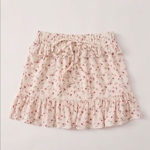 New Shein Ditsy Floral Ruffle Hem Skirt (size xs)